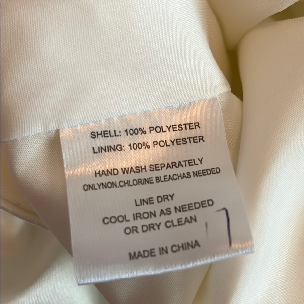 Elegant White Lace Wedding Dress - Picture 6 of 7